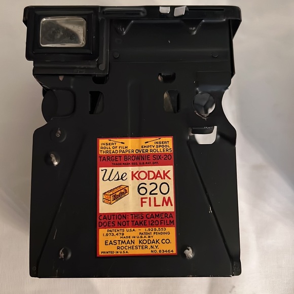 Vintage Kodak Target Brownie Six-20 Camera - Picture 7 of 9
